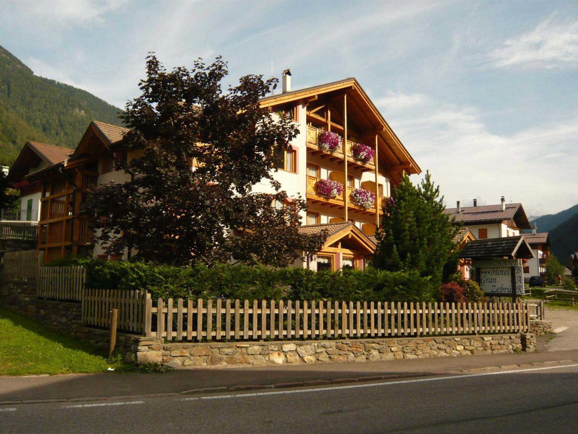 Active Hotel Gran Zebru' Cogolo Exterior photo