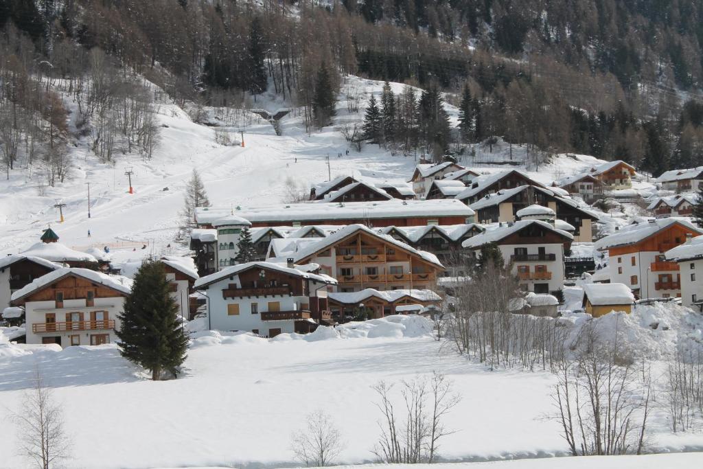 Active Hotel Gran Zebru' Cogolo Exterior photo